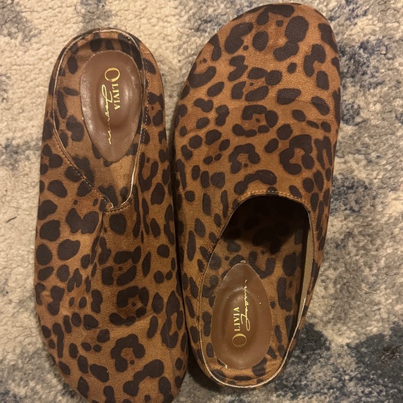 Leopard Print Slip-On Shoes - Picture 3 of 3